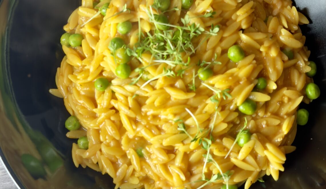 Goldene Kritharaki Pfanne